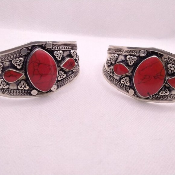 Single Coral Stone Cuff Bracelet: Vintage Afghan Kuchi Boho Jewelry - Picture 3 of 5